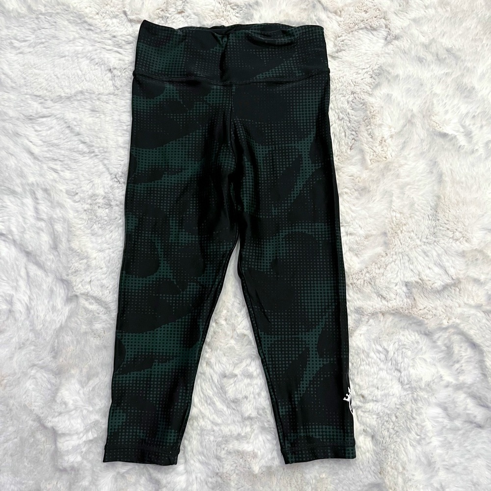 Bootyqueen apparel as seen on Shark Tank. Cropped leggings. Black/Green. Small